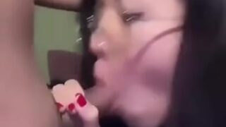 คลิปหลุด สาวแว่นมานี่ อมมิดควยลีลาเดือด แกล้งทำไม่เป็นแต่สุดโหด