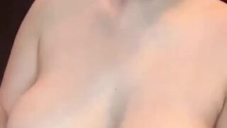 คลิปหลุดกลุ่มลับ สาวทรงซ้อแก้ผ้าไลฟ์สดกลุ่มลับ นอนแหกขาโชว์หีอูม แล้วติ้วหีอ่อย FC แบบเด็ด
